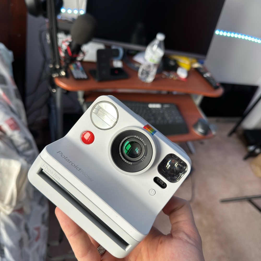 Polaroid-generation 2 film camera